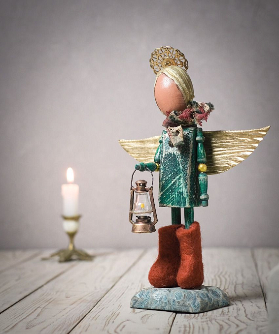 Статуэтка Ангел в валеночках с керосинкой